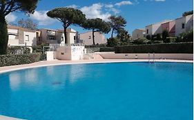 Cap d'Agde T2 avec piscine, tennis et parking.